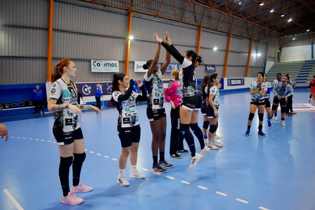 Encuentro entre el Balonmano Estudiantes de Ceuta y el DEZA C&oacute;rdoba (21)