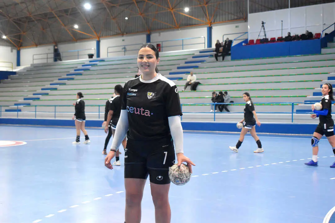 Encuentro entre el Balonmano Estudiantes de Ceuta y el DEZA C&oacute;rdoba (14)