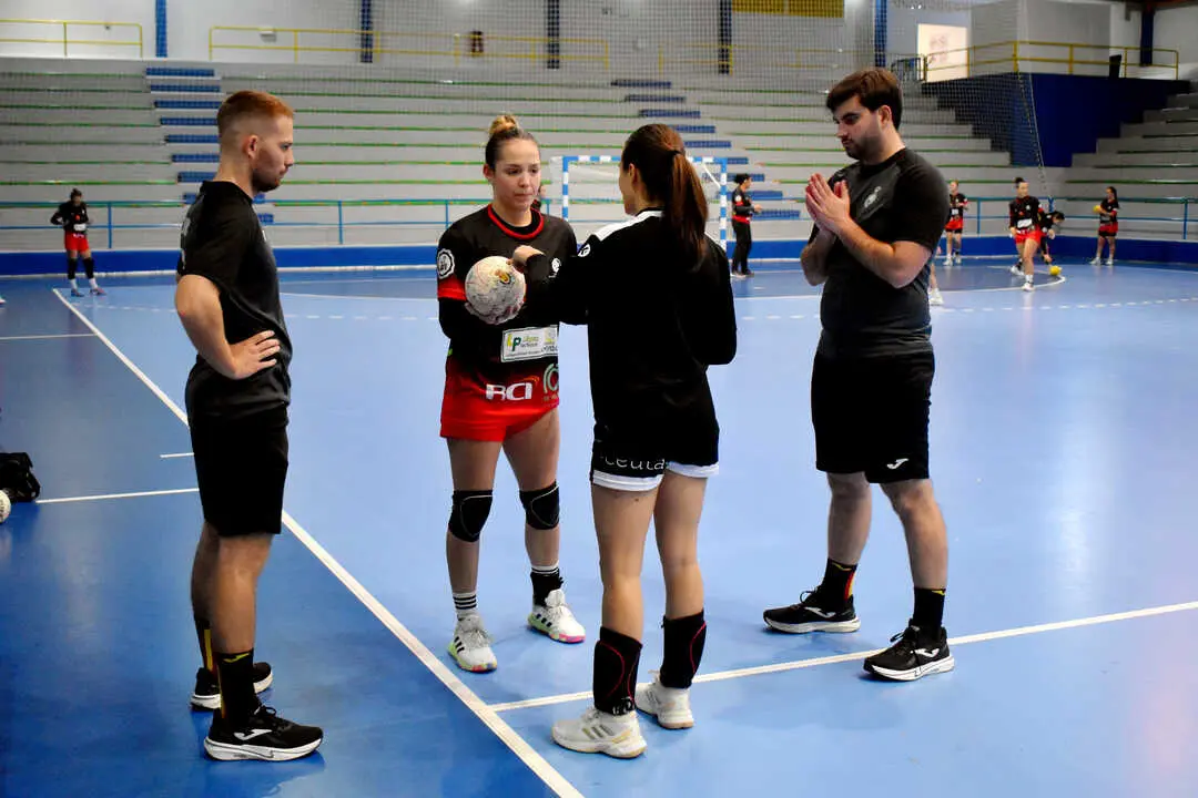 Encuentro entre el Balonmano Estudiantes de Ceuta y el DEZA C&oacute;rdoba (13)