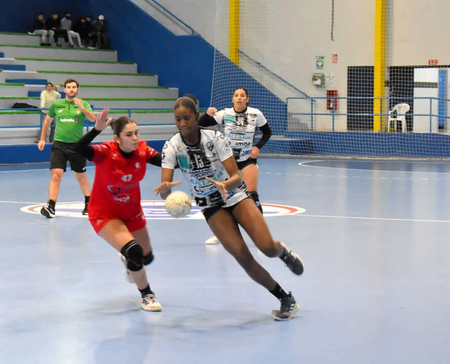 Encuentro entre el Balonmano Estudiantes de Ceuta y el DEZA C&oacute;rdoba (7)