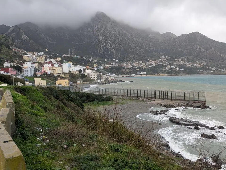 As&iacute; golpea el temporal en la barriada de Benz&ugrave;. Foto: Rafa B&aacute;ez&nbsp;