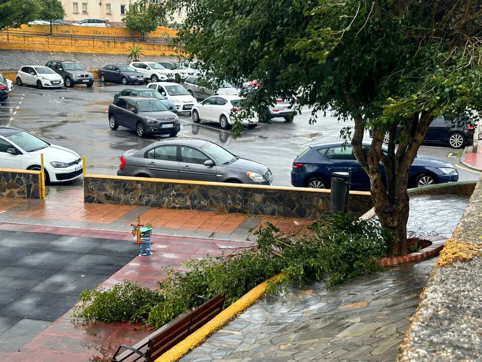 Efectos del fuerte temporal en Ceuta. Foto: Mohamed Ettouileb