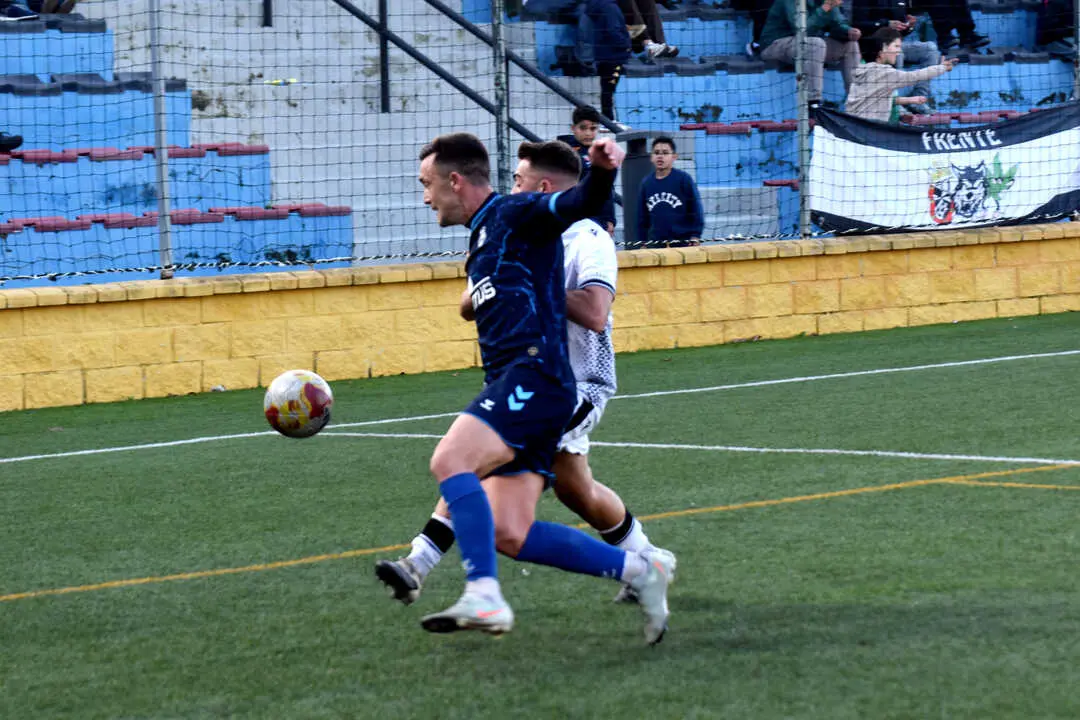 Encuentro entre el filial de la AD Ceuta FC y la Real Balomp&eacute;dica Linense  (11)