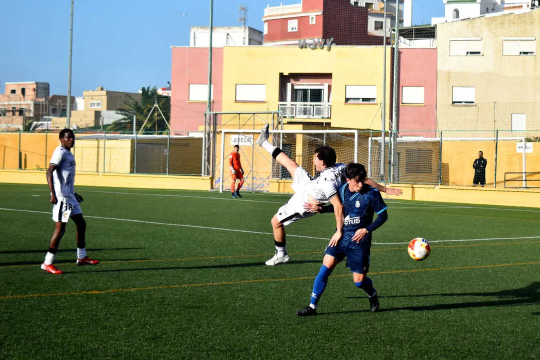 Encuentro entre el filial de la AD Ceuta FC y la Real Balomp&eacute;dica Linense  (4)