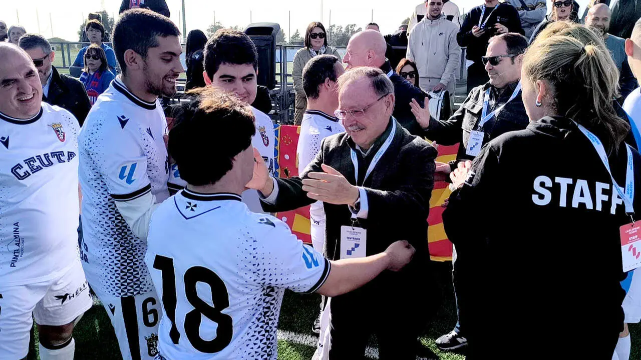 Equipo de la AD Ceuta FC de la Liga Genuine en C&aacute;diz 
