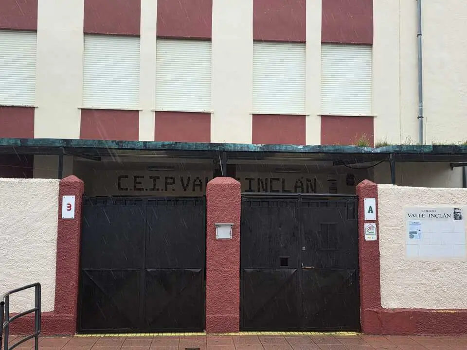 El colegio Valle Incl&aacute;n cerrado durante la jornada de este mi&eacute;rcoles / Laura Ortiz