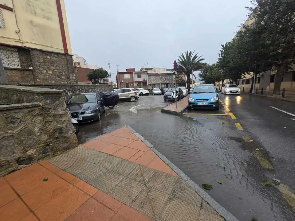Los efectos de la alerta naranja en Ceuta Laura Ortiz (4)