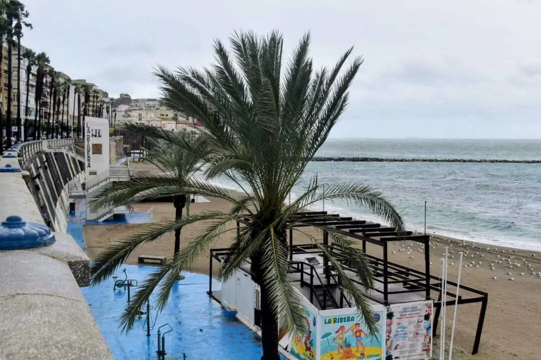 As&iacute; golpea la borrasca Leonardo en La Ribera. Foto: Rafa B&aacute;ez