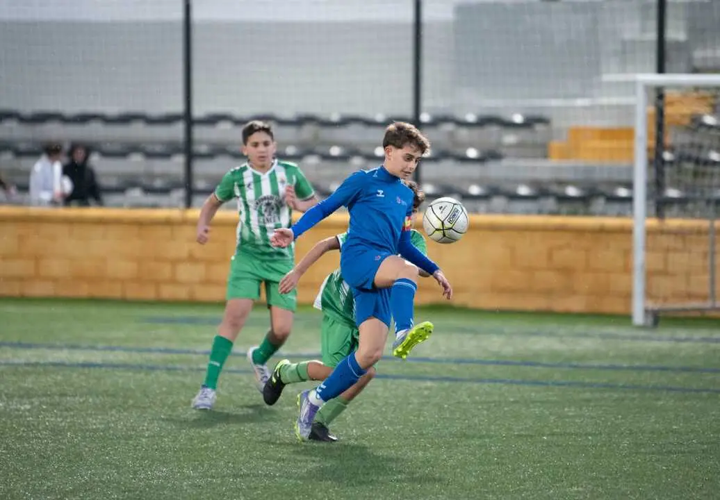 Jornada de f&uacute;tbol base de la RFFCE durante este viernes 6 de febrero en el Jos&eacute; Benoliel. Foto: Ra&uacute;l Fern&aacute;ndez