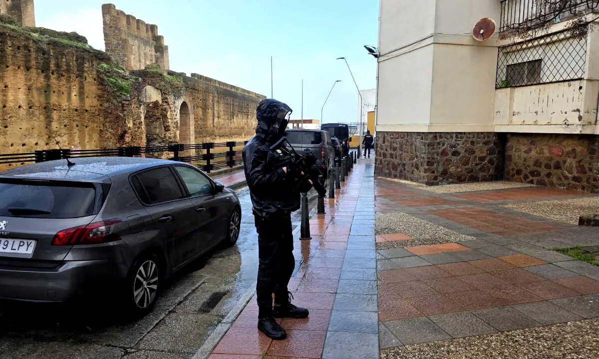 Operaci&oacute;n Policial en la barriada del Mixto _ Laura Ortiz(3)