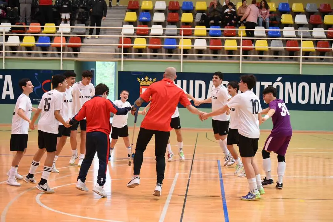 El Deportivo Ceut&iacute; derrota al CD Puerto Atl&eacute;tico y se proclama campe&oacute;n de la Liga Cadete de f&uacute;tbol sala de la RFFCE. Foto: Ra&uacute;l Fern&aacute;ndez