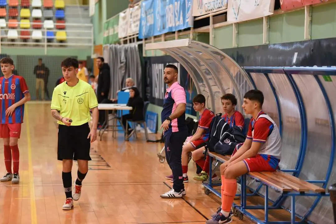 El Deportivo Ceut&iacute; derrota al CD Puerto Atl&eacute;tico y se proclama campe&oacute;n de la Liga Cadete de f&uacute;tbol sala de la RFFCE. Foto: Ra&uacute;l Fern&aacute;ndez