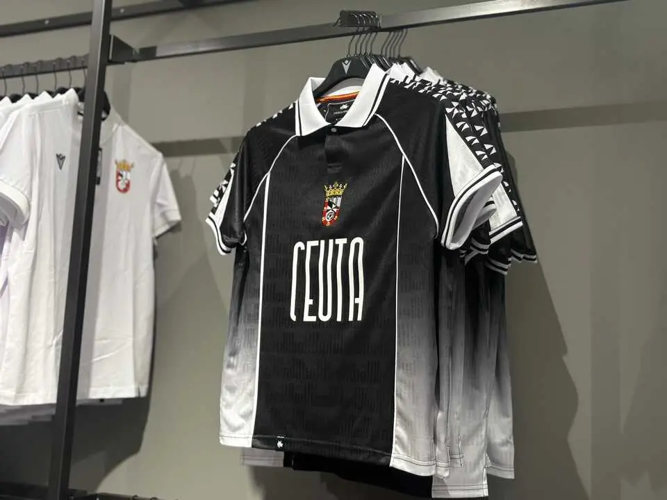 Inauguraci&oacute;n de la nueva tienda de la AD Ceuta FC. Foto: Alma Palomino
