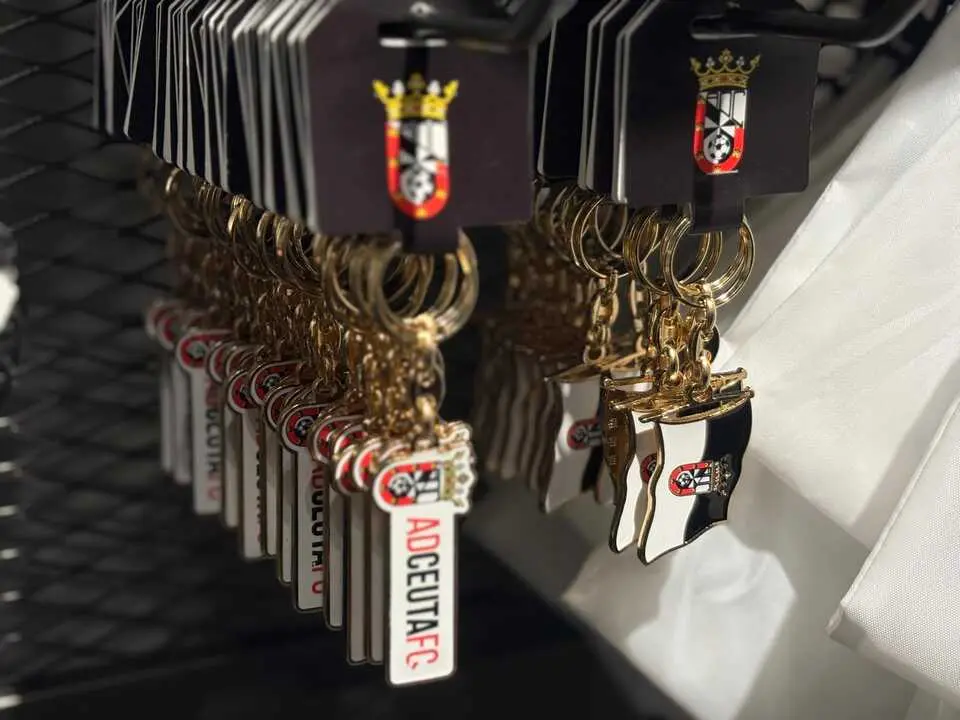 Inauguraci&oacute;n de la nueva tienda de la AD Ceuta FC. Foto: Alma Palomino