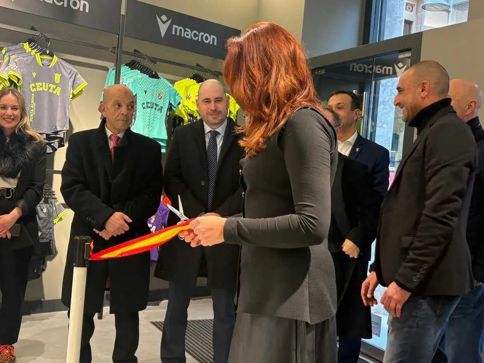 Inauguraci&oacute;n de la nueva tienda de la AD Ceuta FC. Foto: Alma Palomino