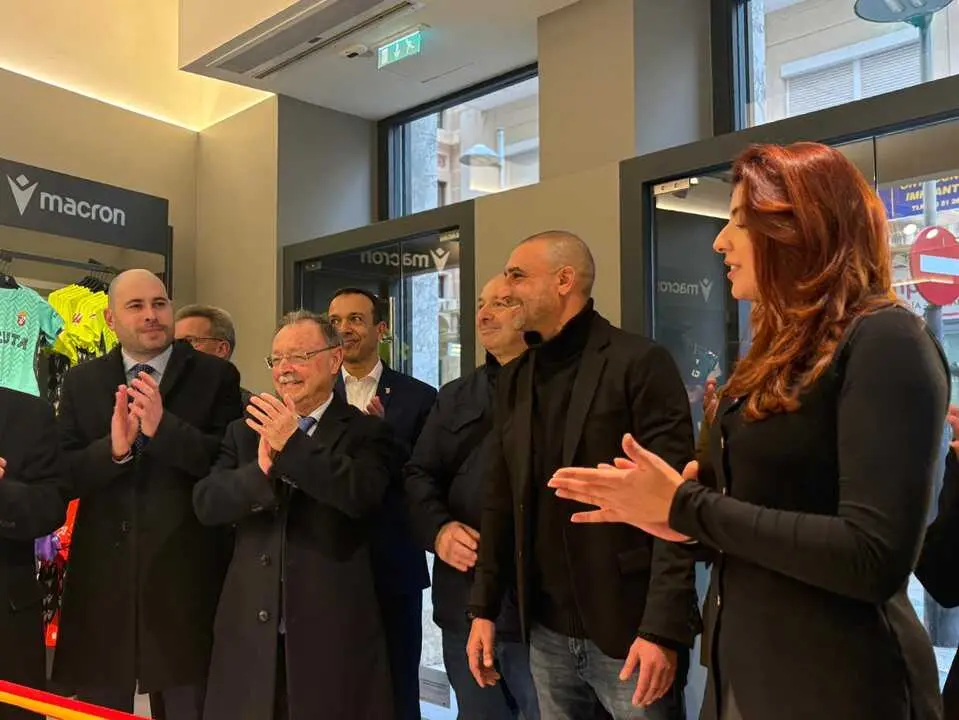Inauguraci&oacute;n de la nueva tienda de la AD Ceuta FC. Foto: Alma Palomino