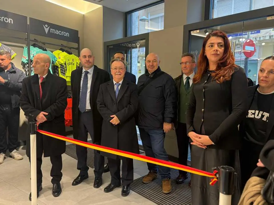 Inauguraci&oacute;n de la nueva tienda de la AD Ceuta FC. Foto: Alma Palomino