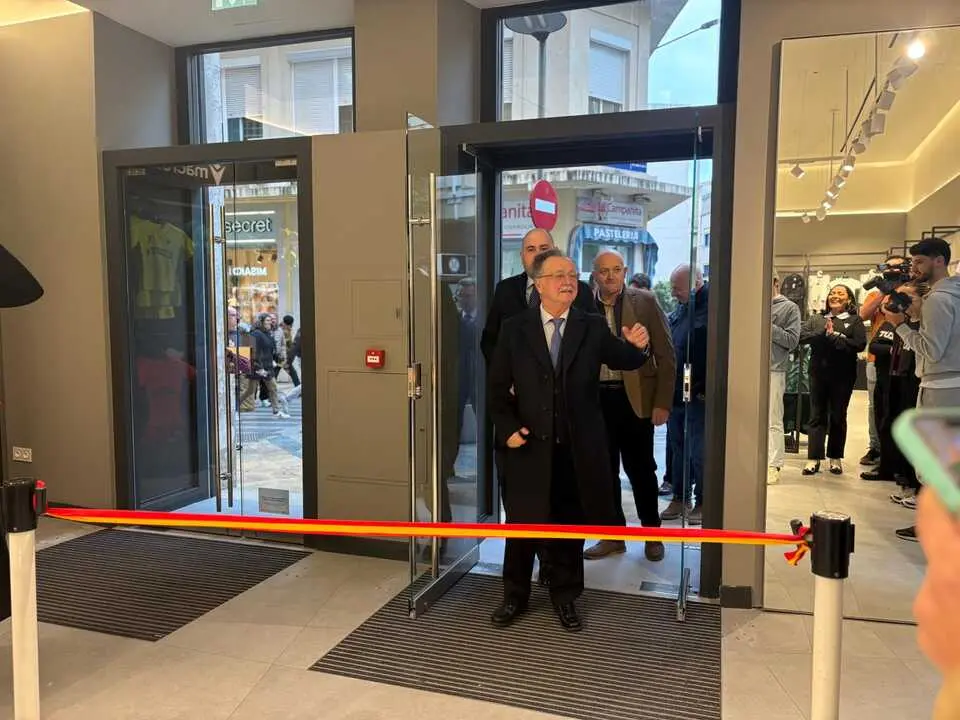 Inauguraci&oacute;n de la nueva tienda de la AD Ceuta FC. Foto: Alma Palomino