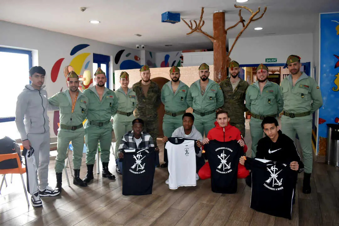 El Tercio Duque de Alba 2&ordm; de La Legi&oacute;n visita el centro de menores 'La Esperanza_ (21)