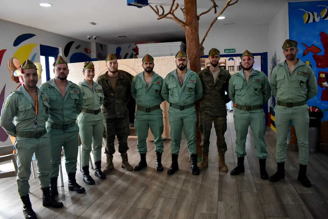 El Tercio Duque de Alba 2&ordm; de La Legi&oacute;n visita el centro de menores 'La Esperanza_ (20)