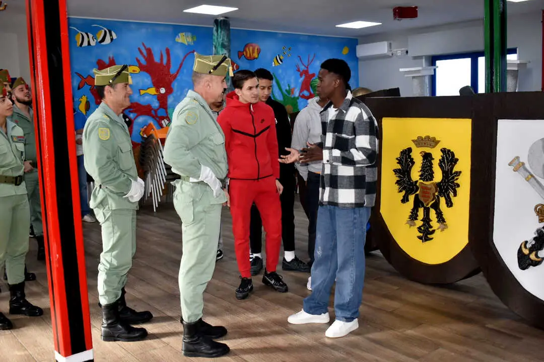 El Tercio Duque de Alba 2&ordm; de La Legi&oacute;n visita el centro de menores 'La Esperanza_ (18)