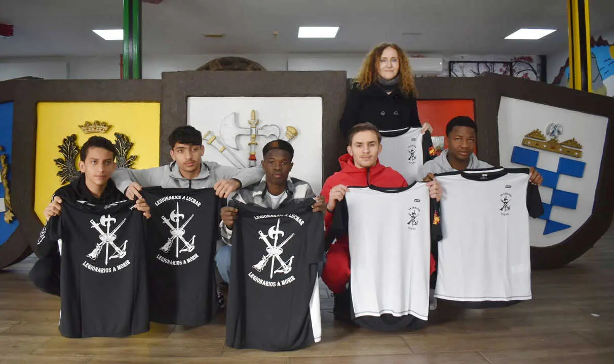 El Tercio Duque de Alba 2&ordm; de La Legi&oacute;n visita el centro de menores 'La Esperanza_ (10)