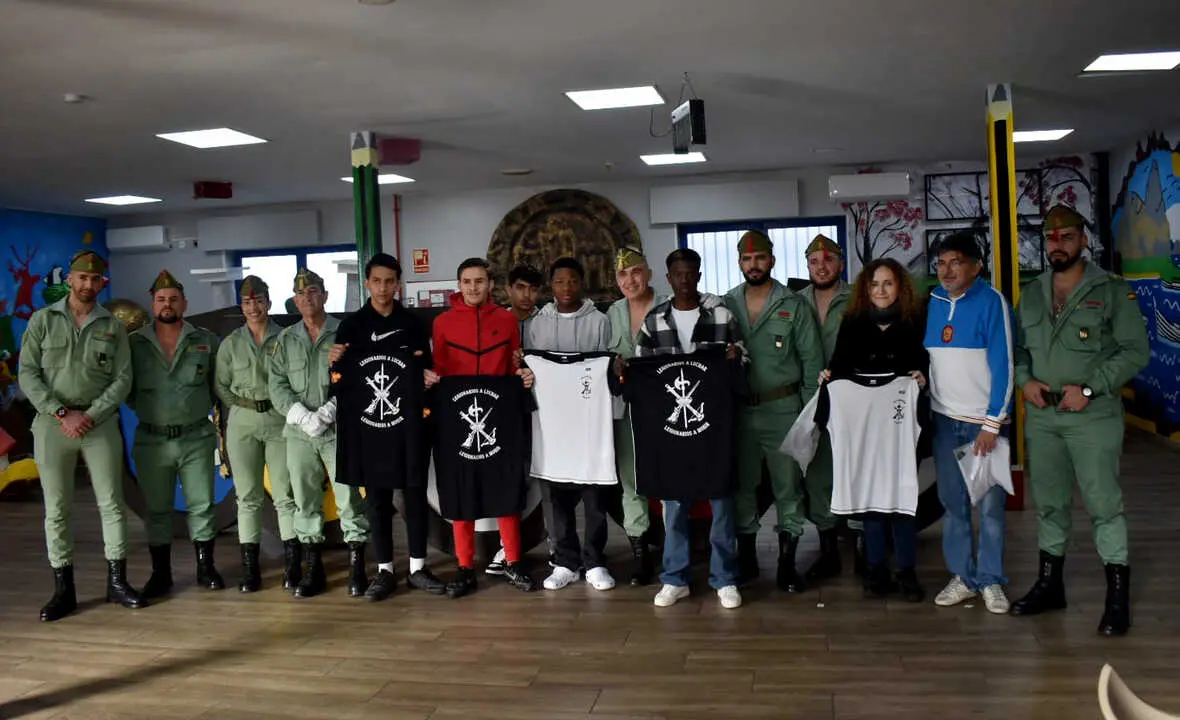 El Tercio Duque de Alba 2&ordm; de La Legi&oacute;n visita el centro de menores 'La Esperanza_ (8)