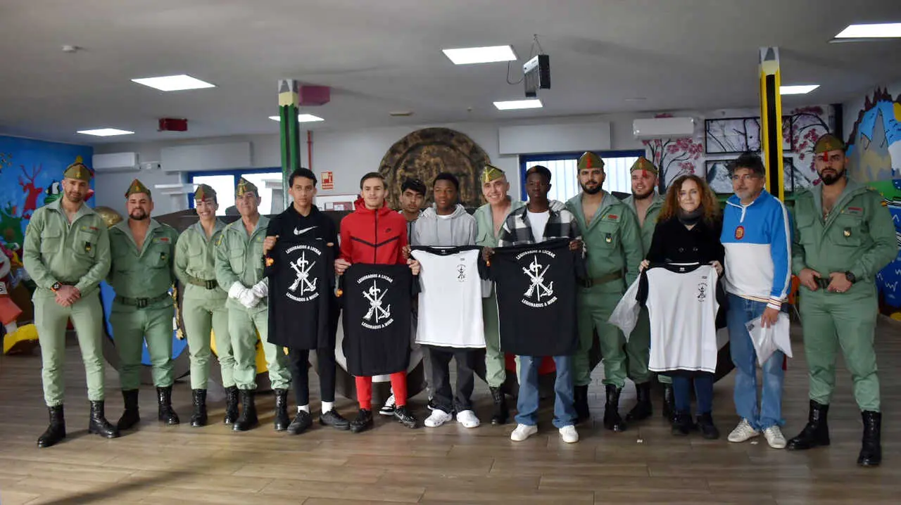 El Tercio Duque de Alba 2&ordm; de La Legi&oacute;n visita el centro de menores 'La Esperanza_ (6)