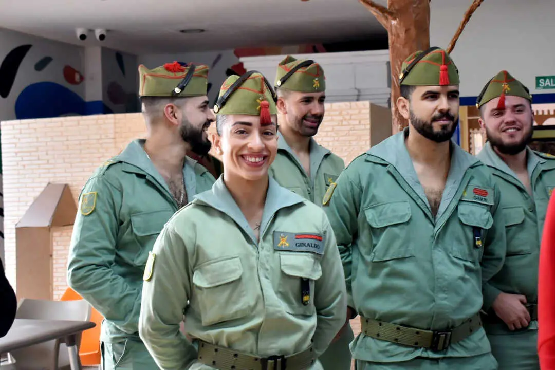 El Tercio Duque de Alba 2&ordm; de La Legi&oacute;n visita el centro de menores 'La Esperanza_