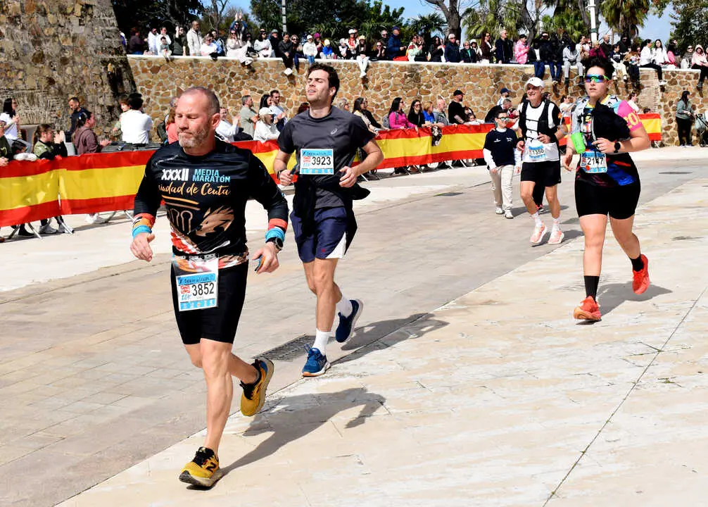 Llegada a meta en la d&eacute;cima edici&oacute;n de la Cuna de la Legi&oacute;n de Ceuta (6)