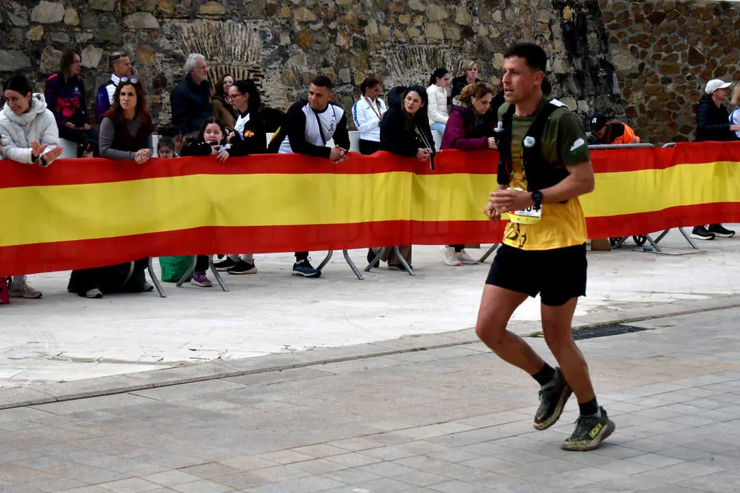 Llegada a meta de la prueba de 50 kil&oacute;metros de la Cuna de la Legi&oacute;n de Ceuta (35)