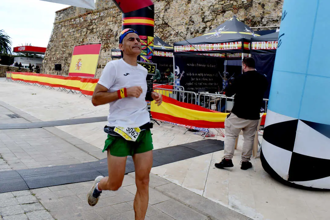 Llegada a meta de la prueba de 50 kil&oacute;metros de la Cuna de la Legi&oacute;n de Ceuta (31)
