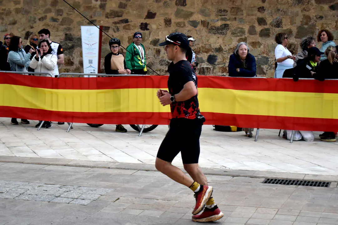 Llegada a meta de la prueba de 50 kil&oacute;metros de la Cuna de la Legi&oacute;n de Ceuta (19)