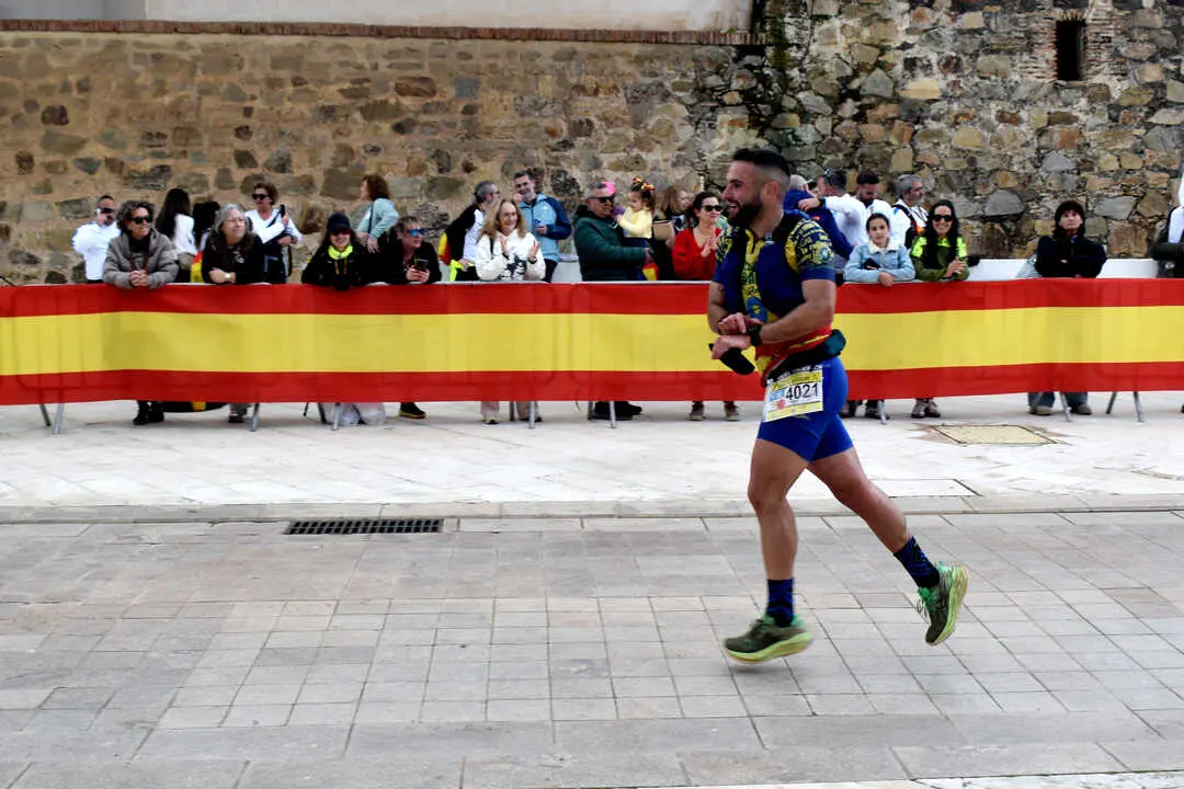 Llegada a meta de la prueba de 50 kil&oacute;metros de la Cuna de la Legi&oacute;n de Ceuta (17)