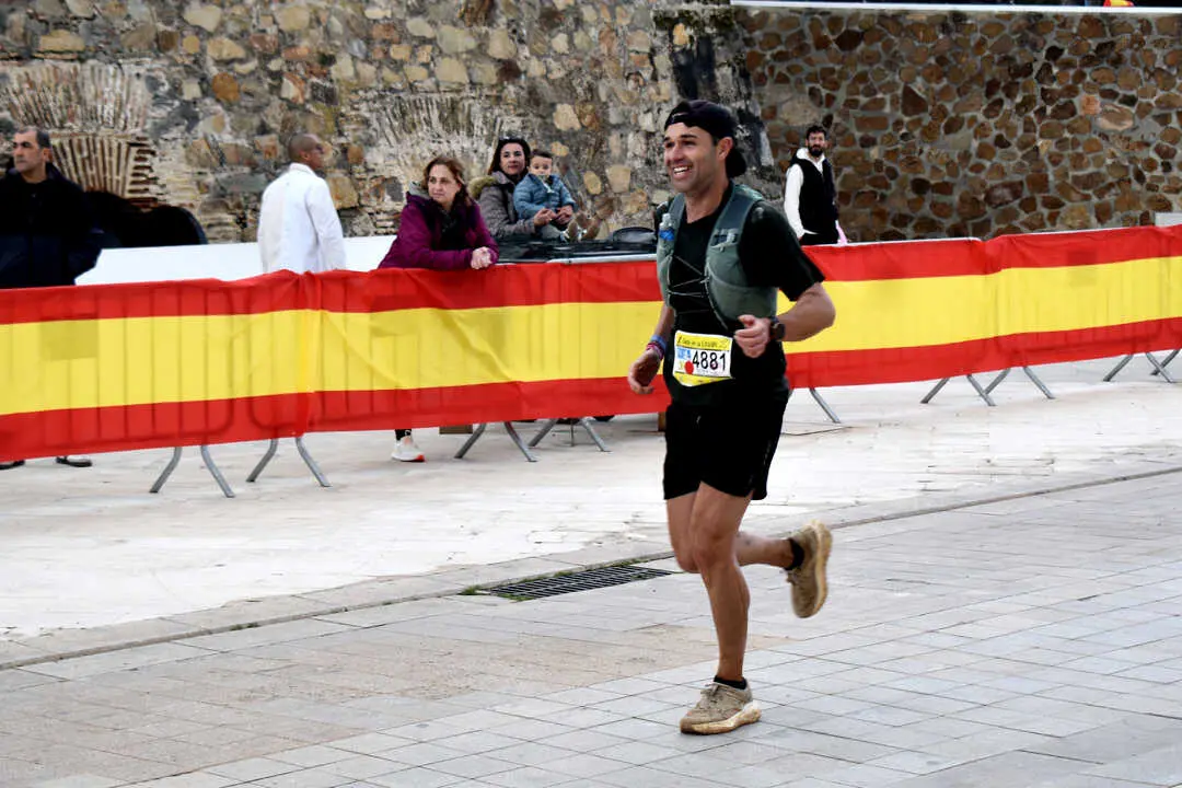 Llegada a meta de la prueba de 50 kil&oacute;metros de la Cuna de la Legi&oacute;n de Ceuta (16)
