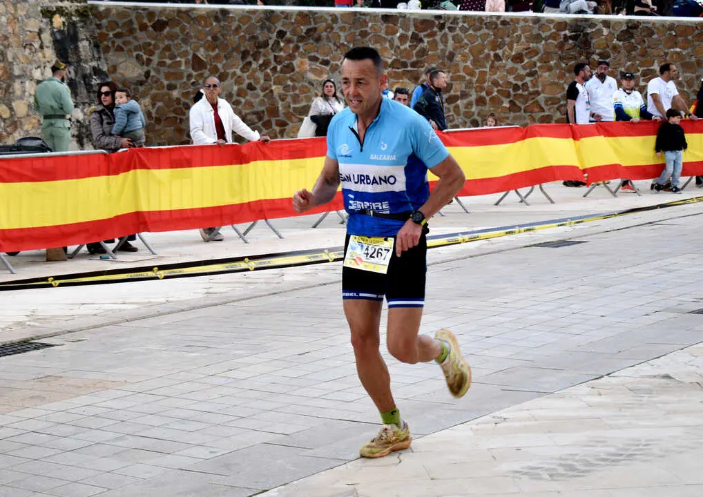 Llegada a meta de la prueba de 50 kil&oacute;metros de la Cuna de la Legi&oacute;n de Ceuta (14)