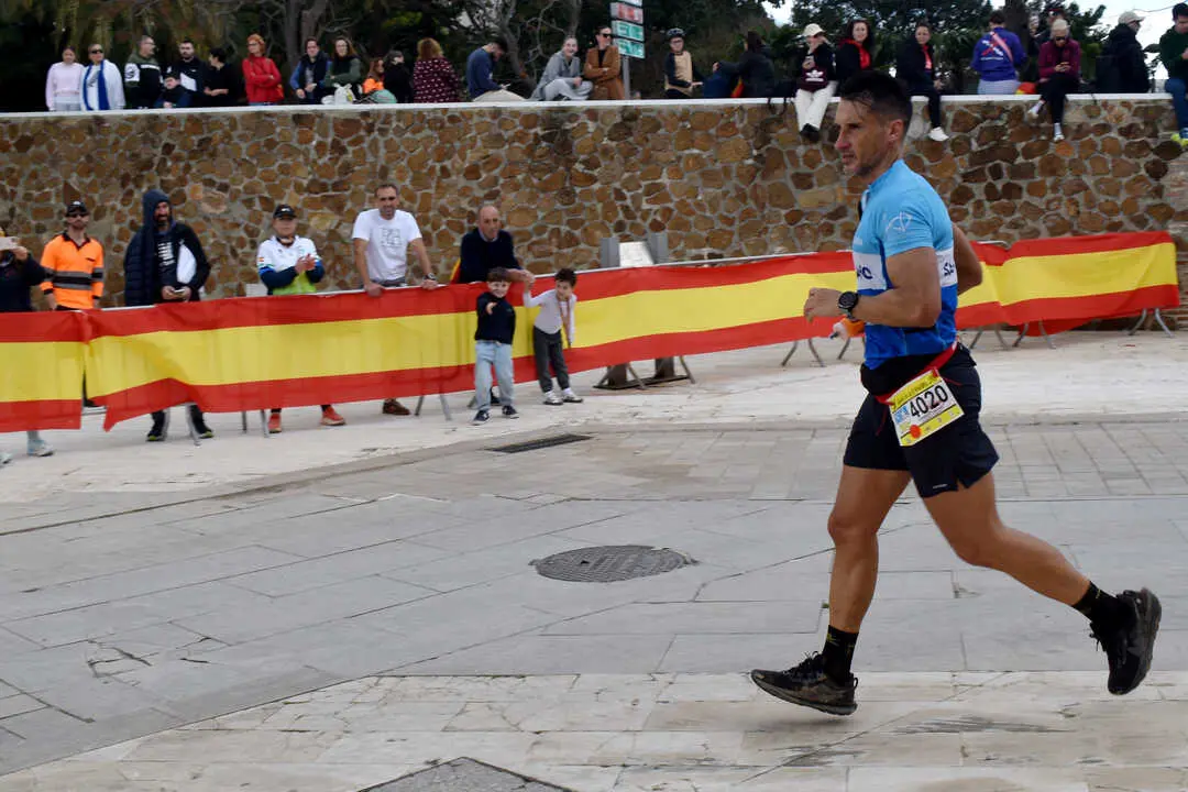 Llegada a meta de la prueba de 50 kil&oacute;metros de la Cuna de la Legi&oacute;n de Ceuta (11)
