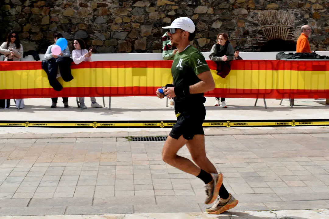 Llegada a meta de la prueba de 50 kil&oacute;metros de la Cuna de la Legi&oacute;n de Ceuta (3)