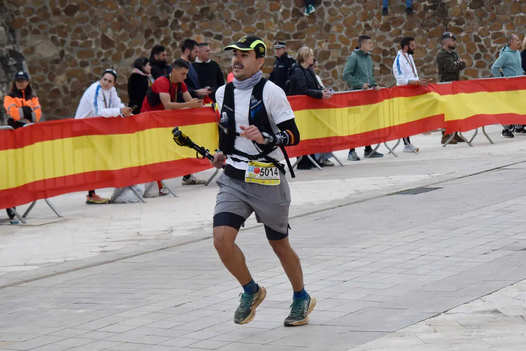 Llegada a meta de la prueba de 50 kil&oacute;metros de la Cuna de la Legi&oacute;n de Ceuta (98)