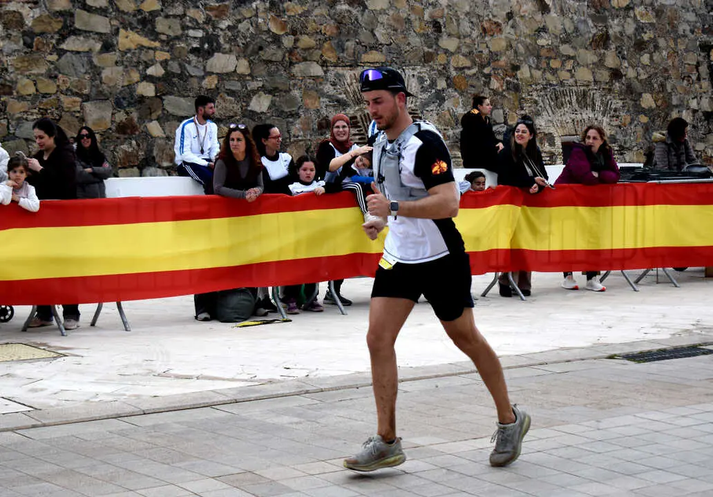 Llegada a meta de la prueba de 50 kil&oacute;metros de la Cuna de la Legi&oacute;n de Ceuta (96)