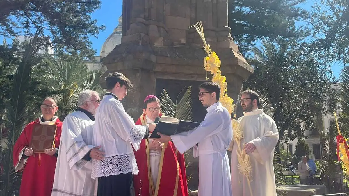 Bendici&oacute;n de palmas del Domingo de Ramos / Andr&eacute;s Illescas
