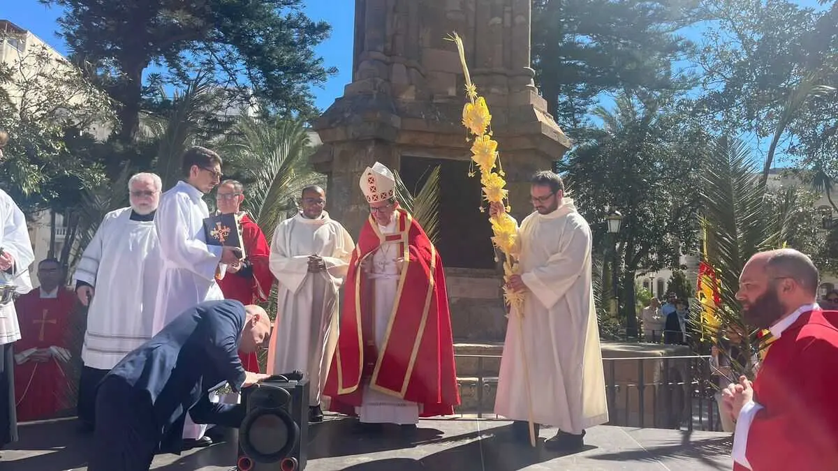 Bendici&oacute;n de palmas del Domingo de Ramos / Andr&eacute;s Illescas