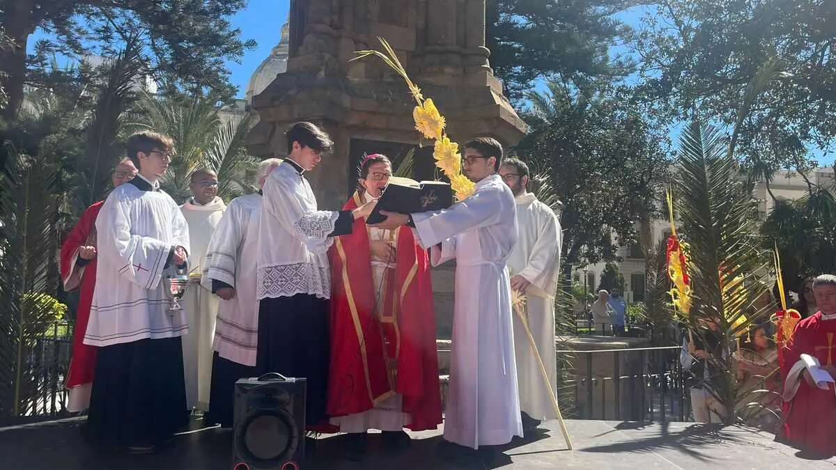 Bendici&oacute;n de palmas del Domingo de Ramos / Andr&eacute;s Illescas