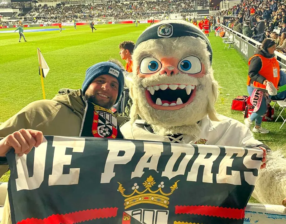 Aficionados de la AD Ceuta FC en Burgos (1)