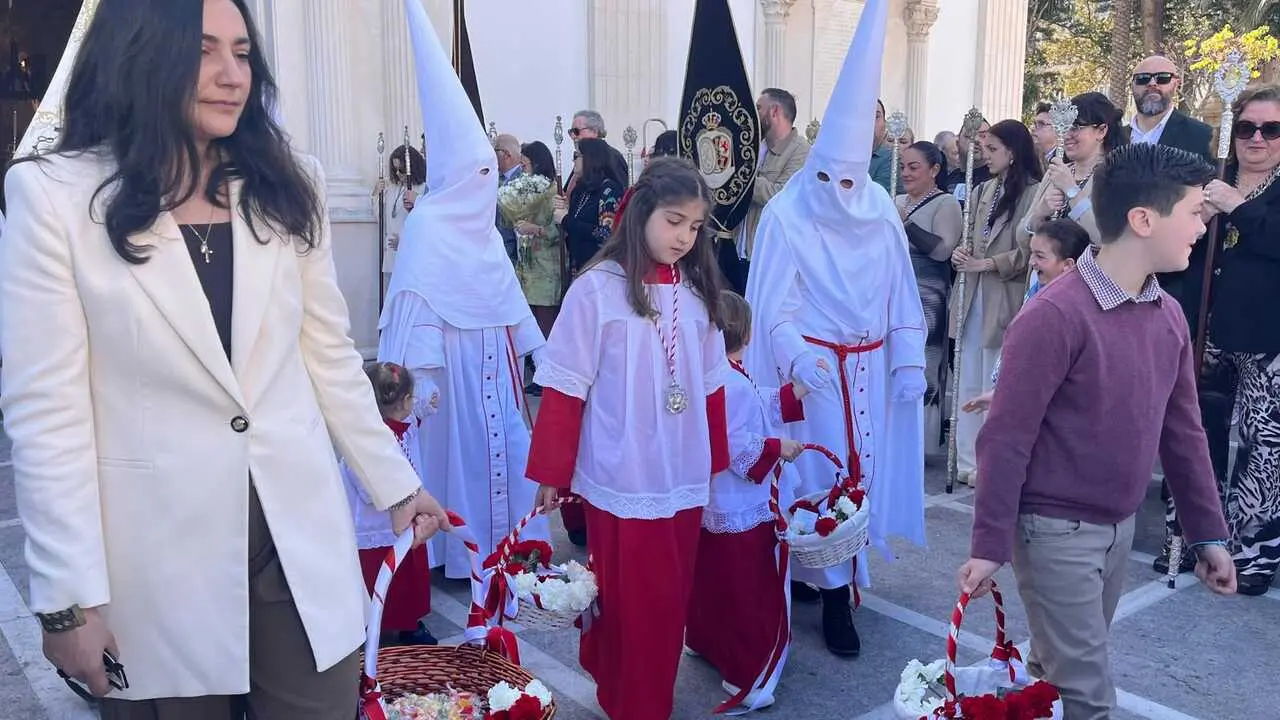 Salida procesional del Resucitado / M&oacute;nica Rivero