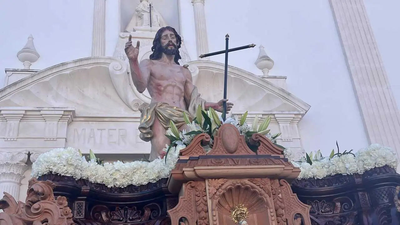 Salida procesional del Resucitado / M&oacute;nica Rivero