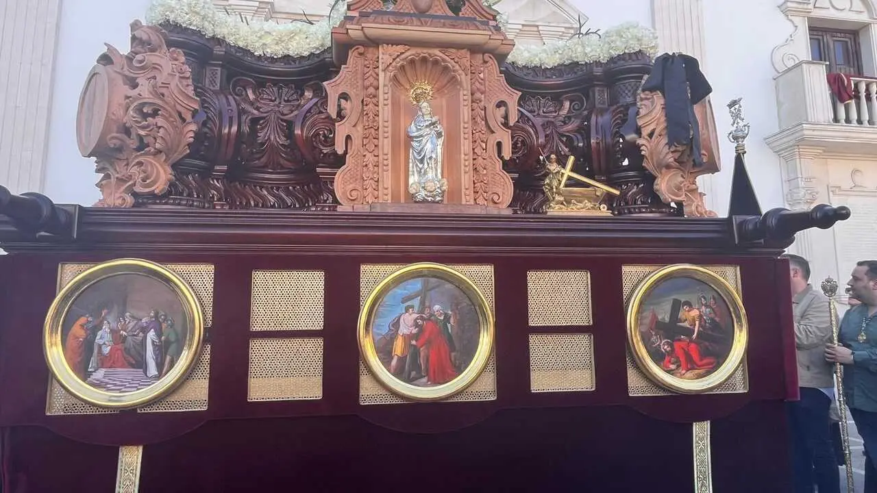Salida procesional del Resucitado / M&oacute;nica Rivero