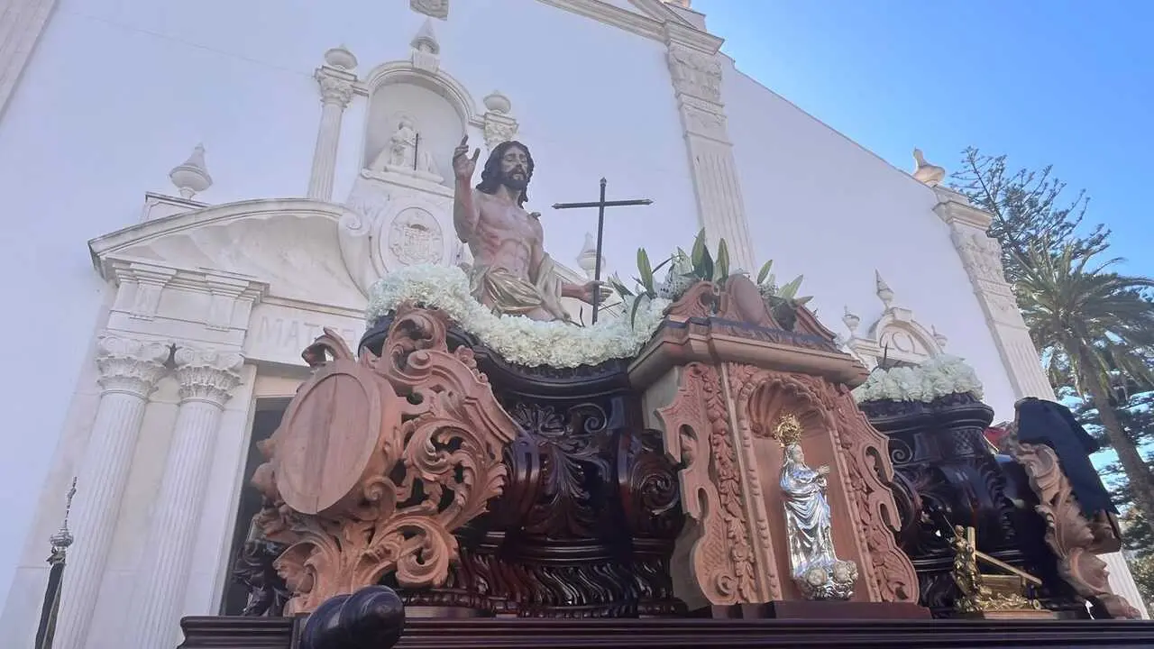 Salida procesional del Resucitado / M&oacute;nica Rivero