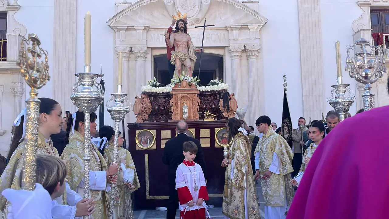 Salida procesional del Resucitado / M&oacute;nica Rivero