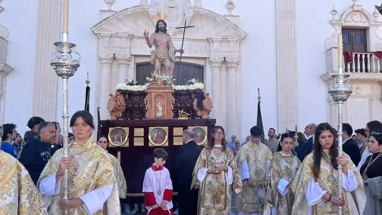 Salida procesional del Resucitado / M&oacute;nica Rivero